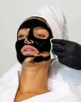 Carbon Peel steg 5 av 6 Clean Clean the skin with water and dry perfectly.
